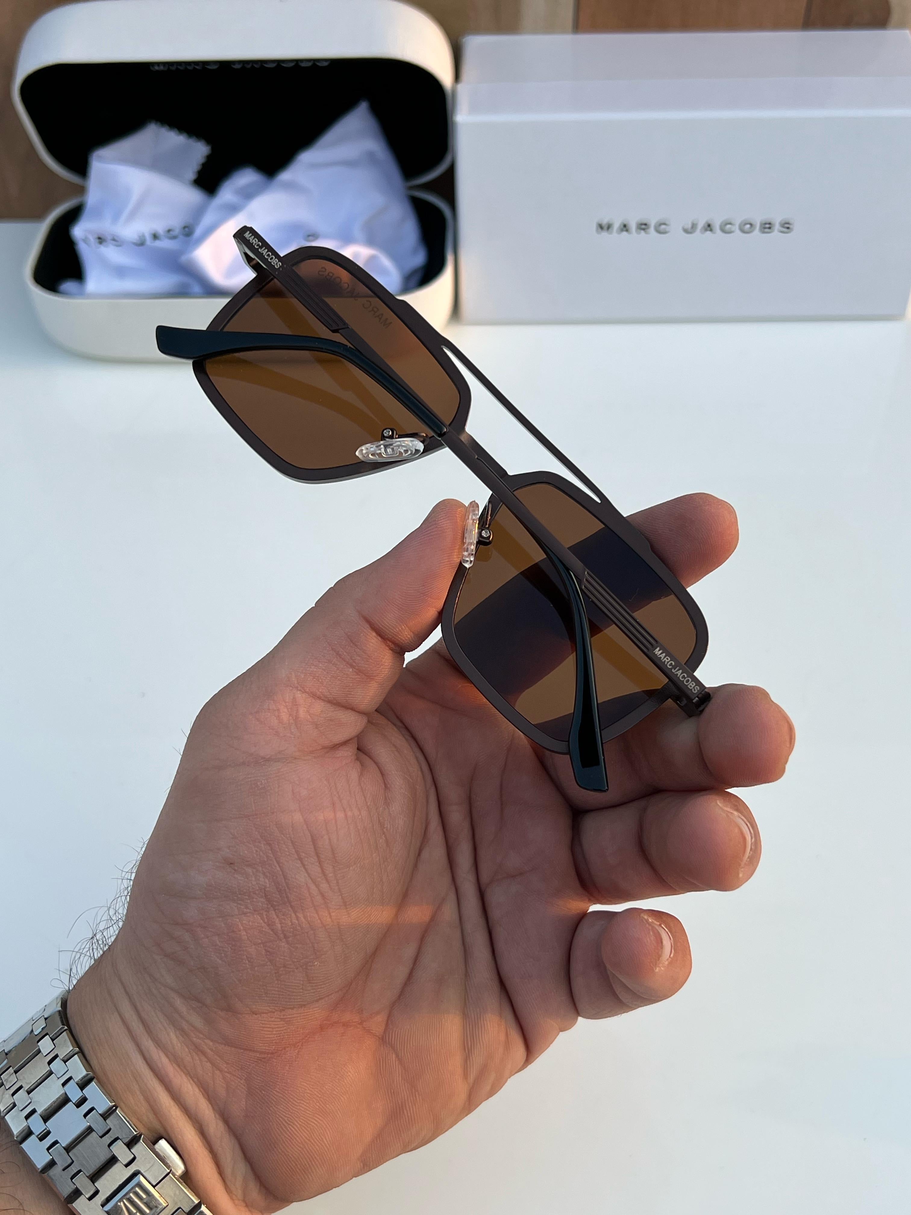 Mar_c Jacob’s 505 brown A